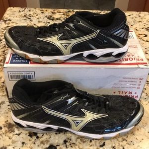 Mizuno Mens Volleyball Shoes.